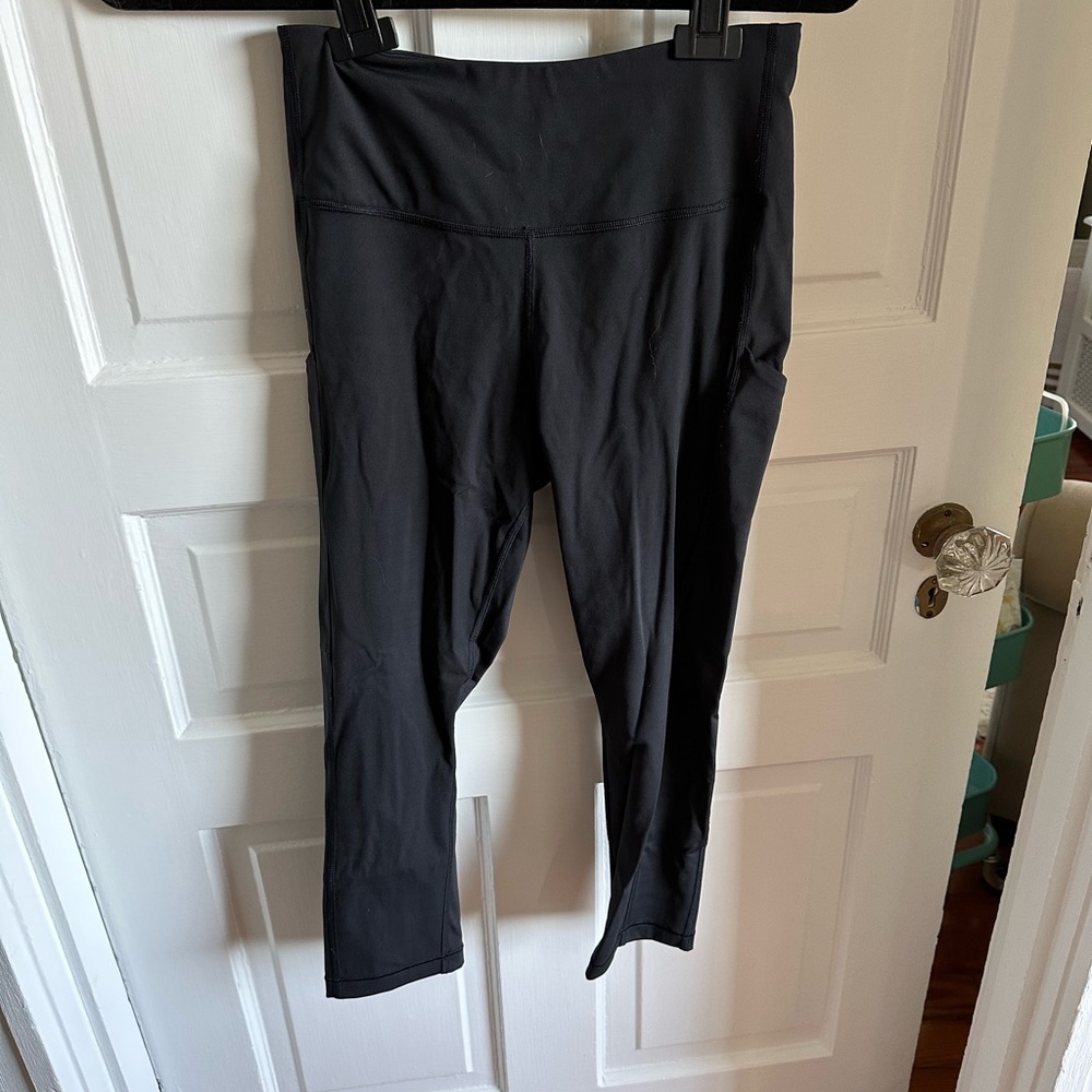 Athleta Ultimate Stash Capri - Black